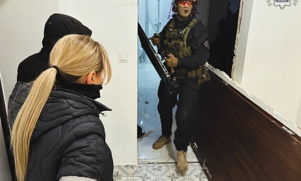 Śląskie. Policja rozbiła gang handlujący narkotykami i przemycający migrantów