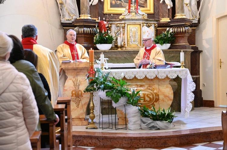 Eucharystia w 30-lecie Katolickiego Ośrodka Adopcyjnego i Opiekuńczego