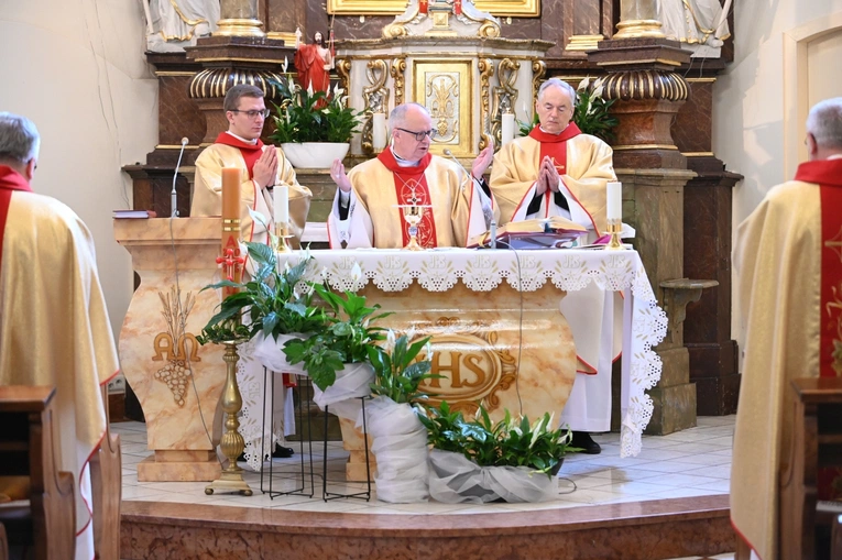 Eucharystia w 30-lecie Katolickiego Ośrodka Adopcyjnego i Opiekuńczego