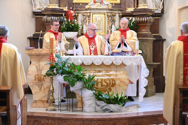 Eucharystia w 30-lecie Katolickiego Ośrodka Adopcyjnego i Opiekuńczego