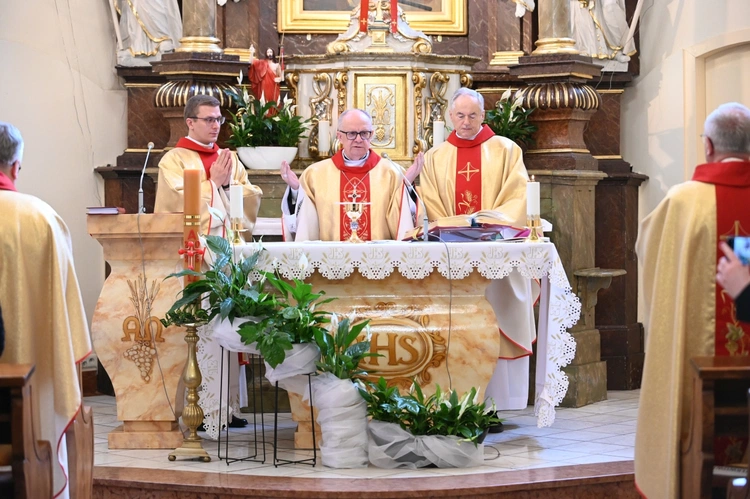 Eucharystia w 30-lecie Katolickiego Ośrodka Adopcyjnego i Opiekuńczego