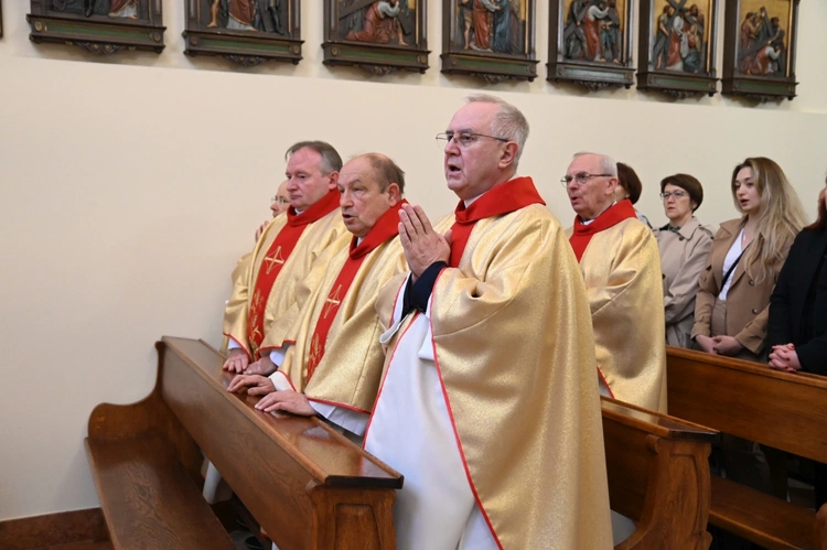 Eucharystia w 30-lecie Katolickiego Ośrodka Adopcyjnego i Opiekuńczego