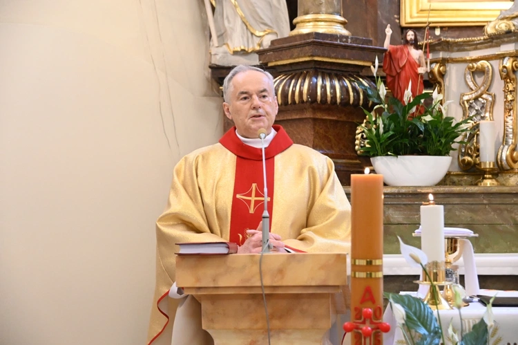 Eucharystia w 30-lecie Katolickiego Ośrodka Adopcyjnego i Opiekuńczego