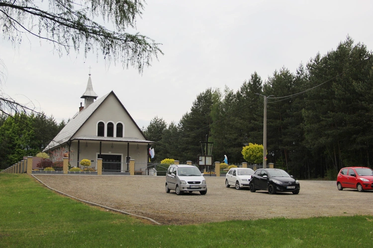 Podlesie Machowskie. Poświęcenie figur Matki Bożej i św. Józefa