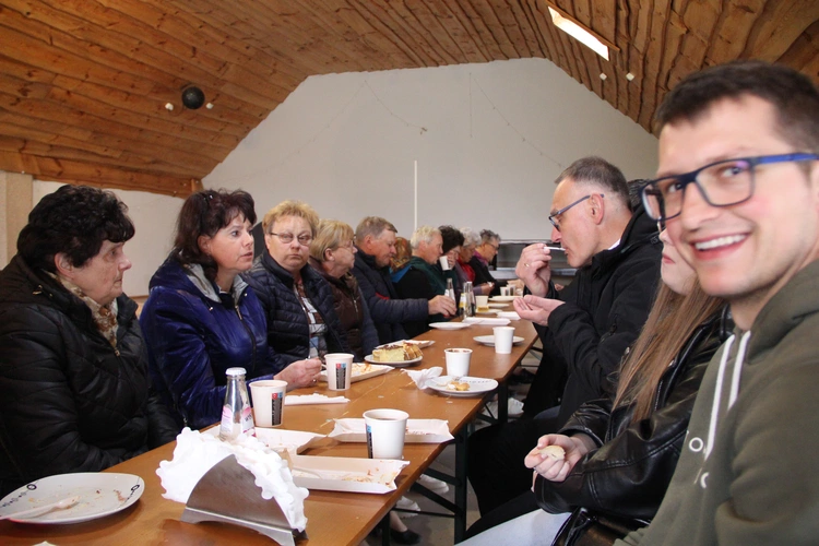 Podlesie Machowskie. Poświęcenie figur Matki Bożej i św. Józefa