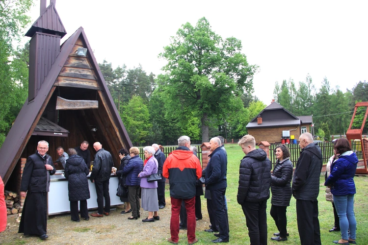 Podlesie Machowskie. Poświęcenie figur Matki Bożej i św. Józefa