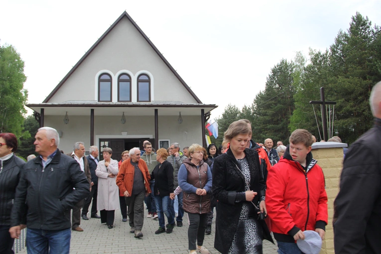 Podlesie Machowskie. Poświęcenie figur Matki Bożej i św. Józefa