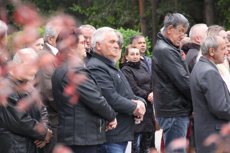 Podlesie Machowskie. Poświęcenie figur Matki Bożej i św. Józefa