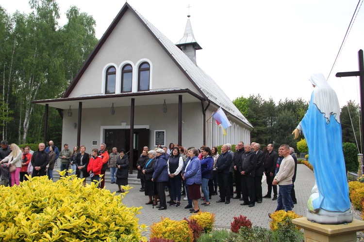 Podlesie Machowskie. Poświęcenie figur Matki Bożej i św. Józefa
