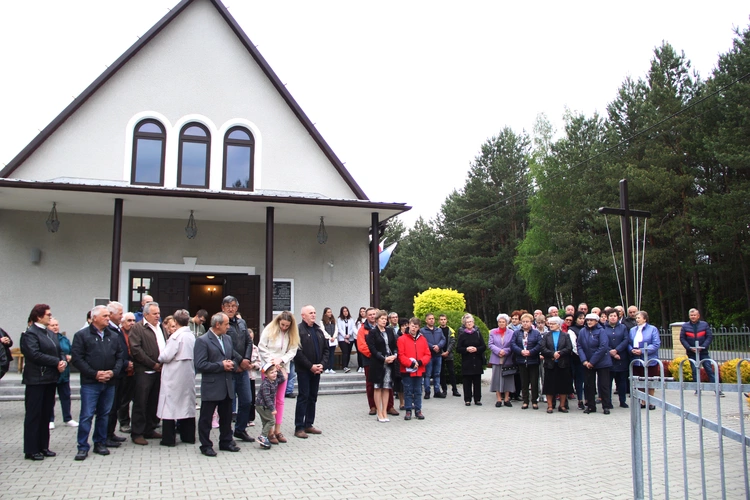 Podlesie Machowskie. Poświęcenie figur Matki Bożej i św. Józefa