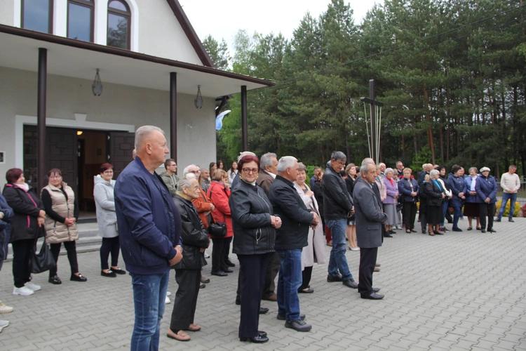 Podlesie Machowskie. Poświęcenie figur Matki Bożej i św. Józefa