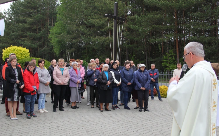 Podlesie Machowskie. Poświęcenie figur Matki Bożej i św. Józefa