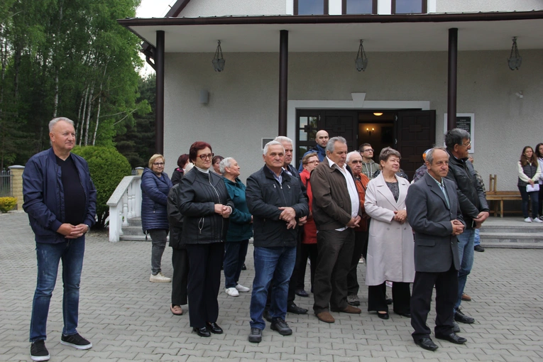 Podlesie Machowskie. Poświęcenie figur Matki Bożej i św. Józefa
