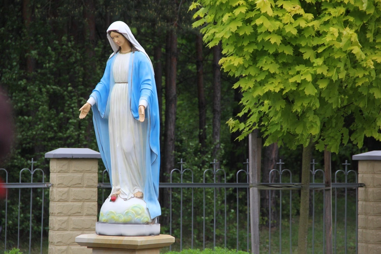 Podlesie Machowskie. Poświęcenie figur Matki Bożej i św. Józefa
