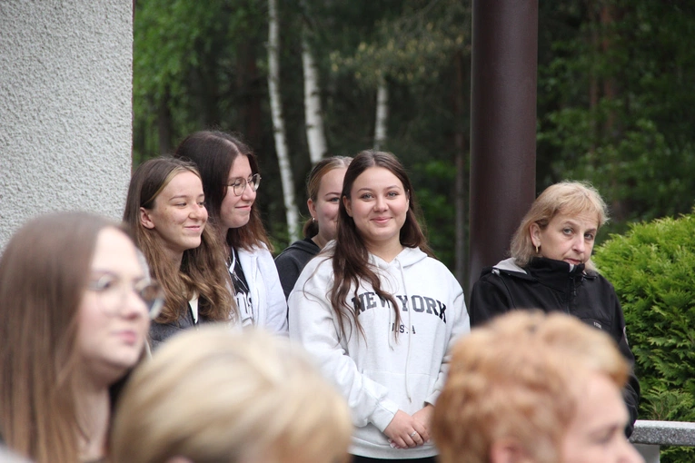 Podlesie Machowskie. Poświęcenie figur Matki Bożej i św. Józefa