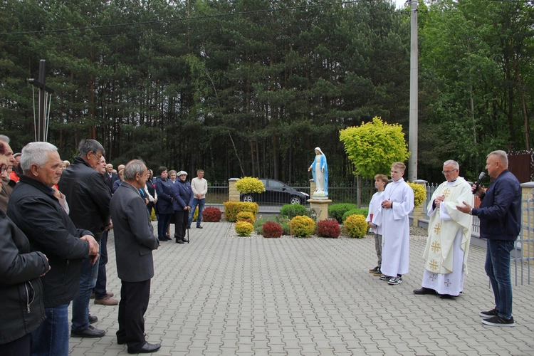 Podlesie Machowskie. Poświęcenie figur Matki Bożej i św. Józefa