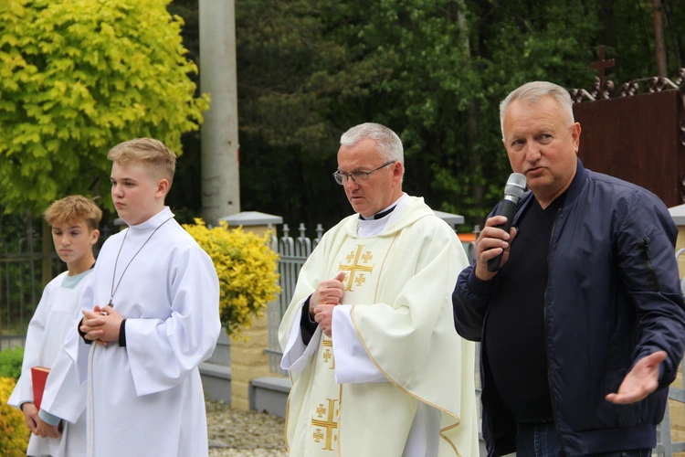 Podlesie Machowskie. Poświęcenie figur Matki Bożej i św. Józefa