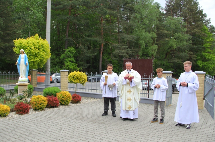 Podlesie Machowskie. Poświęcenie figur Matki Bożej i św. Józefa