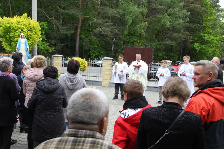 Podlesie Machowskie. Poświęcenie figur Matki Bożej i św. Józefa