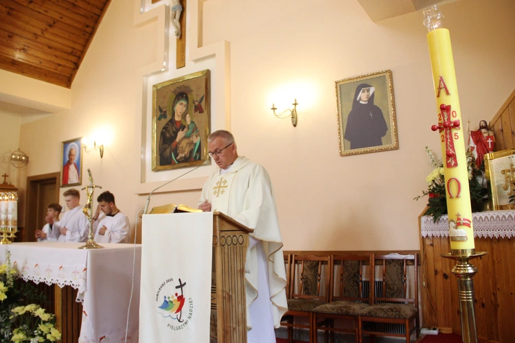 Podlesie Machowskie. Poświęcenie figur Matki Bożej i św. Józefa