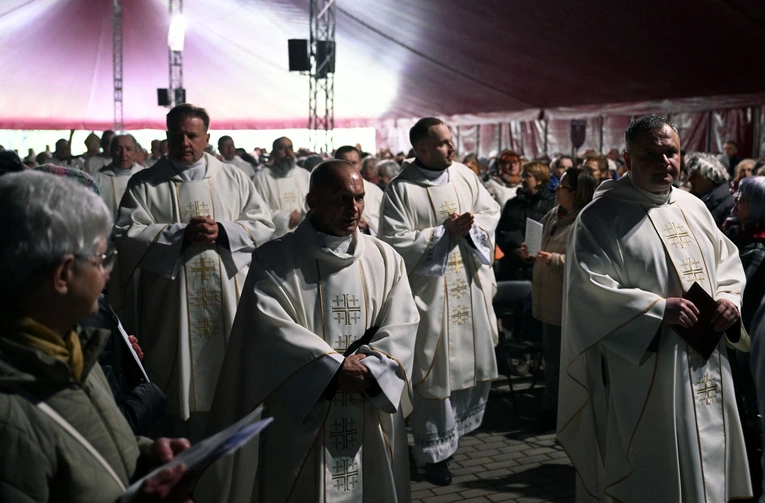 Pielgrzymka Żywego Różańca w Skrzatuszu