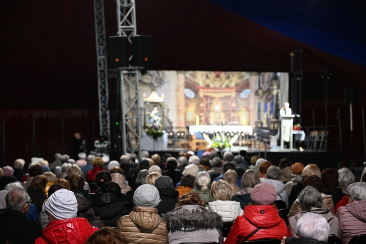 Pielgrzymka Żywego Różańca w Skrzatuszu