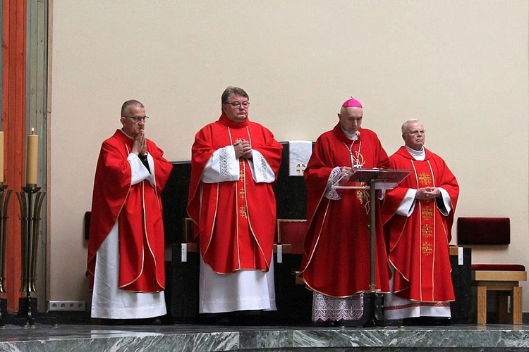 Bp Iwanecki: Będziemy sądzeni z miłości