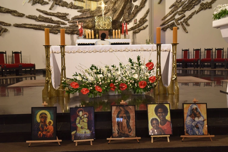 Parafialny kongres róż Żywego Rożańca w Mielcu