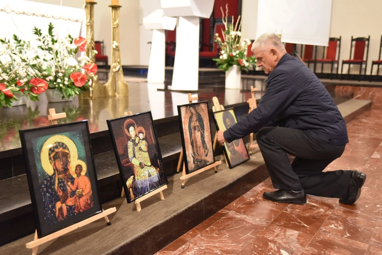 Parafialny kongres róż Żywego Rożańca w Mielcu