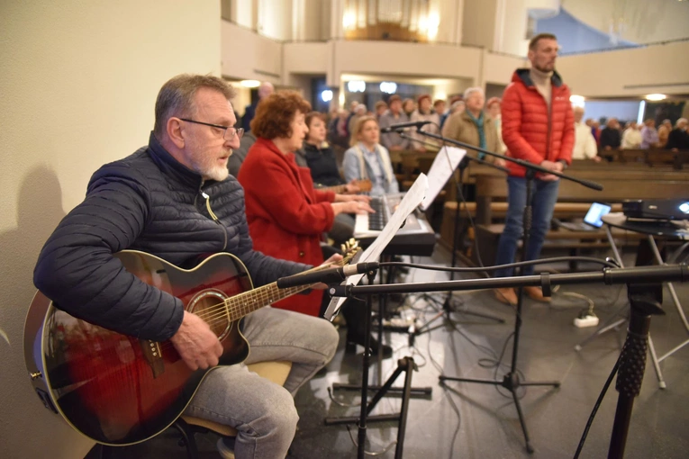 Parafialny kongres róż Żywego Rożańca w Mielcu