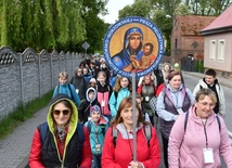 Prawie 300 uczestników pieszej pielgrzymki powołaniowej z Paradyża do Rokitna
