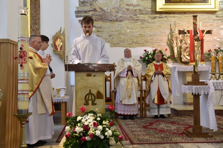 Nowe witraże w Jurkowie k. Czchowa
