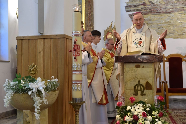 Nowe witraże w Jurkowie k. Czchowa