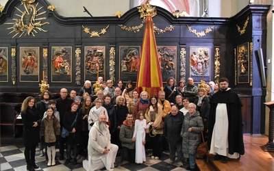 Umbraculum złożone. Gdańsk łączy się z nowym papieżem