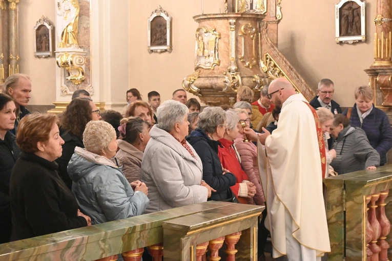 Pielgrzymka modlących się za kapłanów