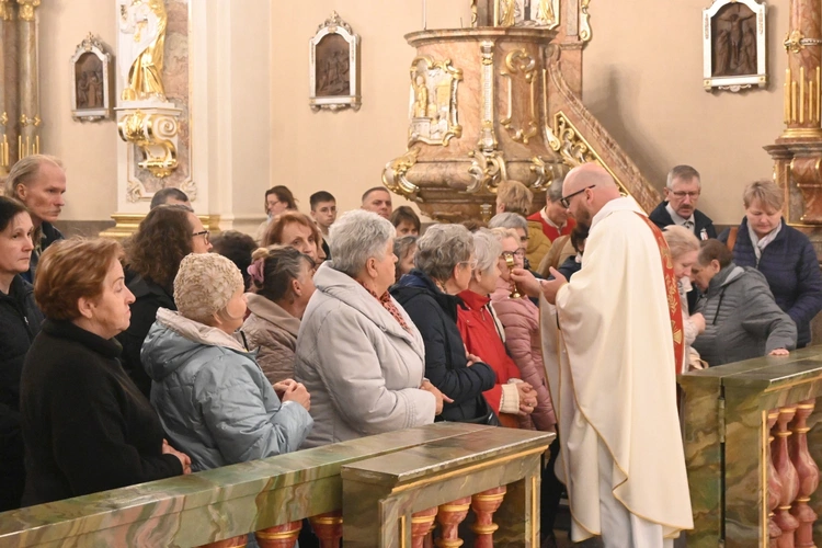Pielgrzymka modlących się za kapłanów