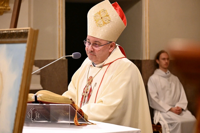 Pielgrzymka modlących się za kapłanów