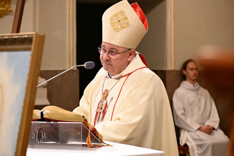 Pielgrzymka modlących się za kapłanów