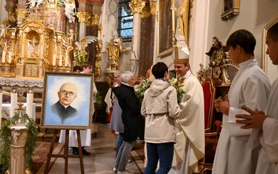 Pielgrzymka modlących się za kapłanów