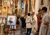 Pielgrzymka modlących się za kapłanów