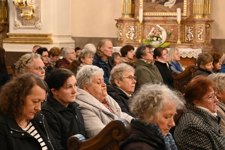 Pielgrzymka modlących się za kapłanów