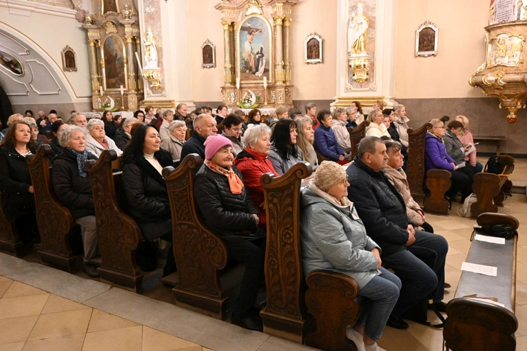 Pielgrzymka modlących się za kapłanów