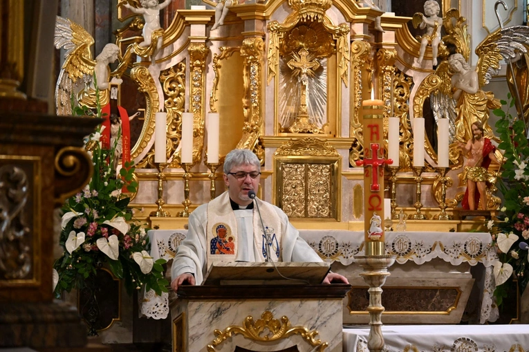 Pielgrzymka modlących się za kapłanów