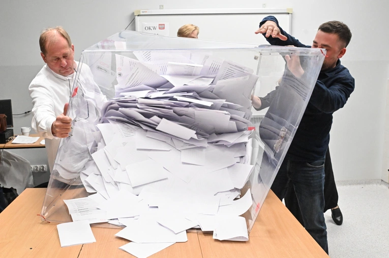 Podliczono wszystkie głosy. PKW podała wyniki pierwszej tury wyścigu prezydenckiego