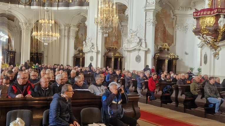 Krzeszów. Męskie poruszenie serc