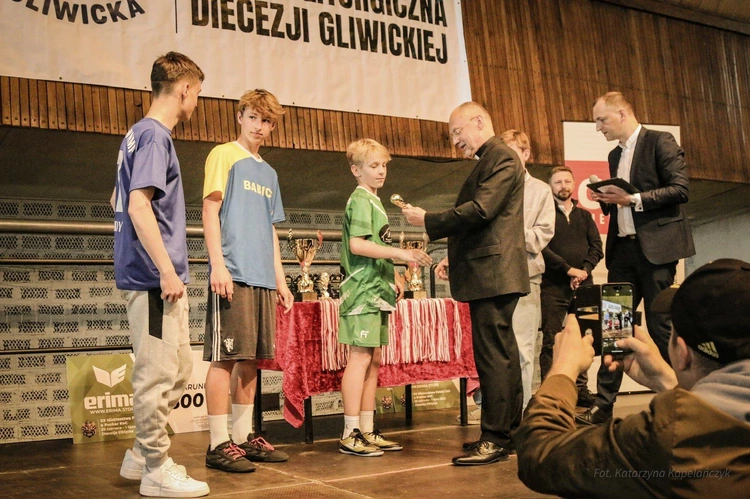Najlepsze drużyny piłkarskie ministrantów pojadą na finał do Elbląga 