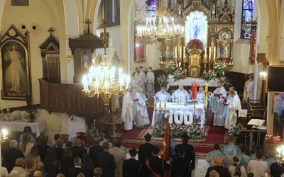 Dar z nieba, sto róż dla Maryi i papieskie błogosławieństwo