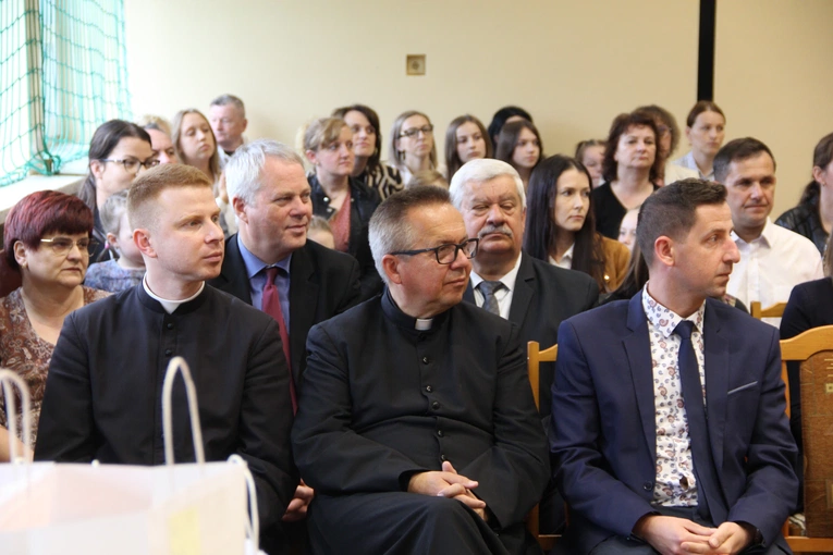 Zabawa. Wręczenie nagród w konkursie "Jan Paweł II - pielgrzym nadziei"