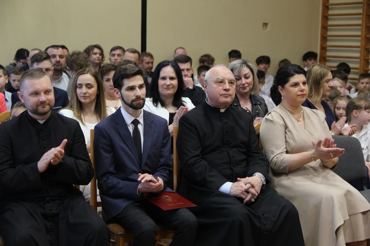Zabawa. Wręczenie nagród w konkursie "Jan Paweł II - pielgrzym nadziei"