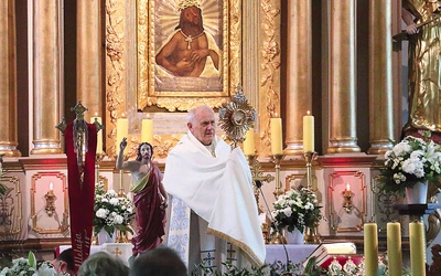 Mszę Świętą poprzedziła adoracja Najświętszego Sakramentu.